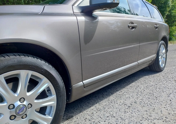 Volvo V70 cena 28500 przebieg: 368000, rok produkcji 2010 z Terespol małe 301